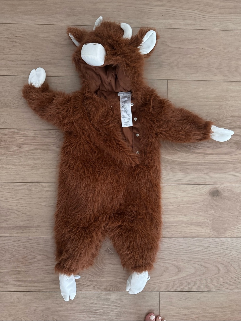 Pottery Barn Kids Brown Faux-Fur highland cow Costume with White Accents
